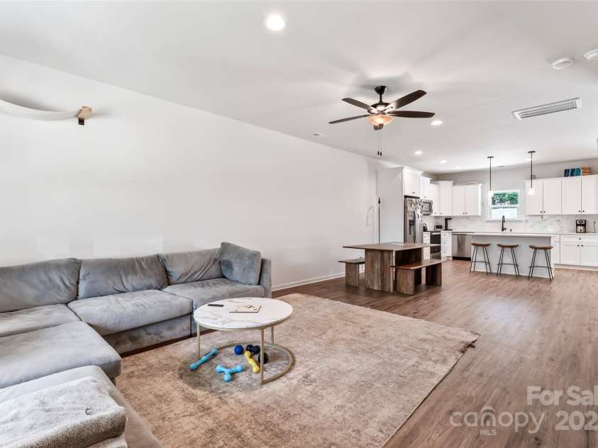 6425 Pamela Street, Huntersville, NC 28078.  MLS# CAR4271629, YatesRealty ID 22058. 