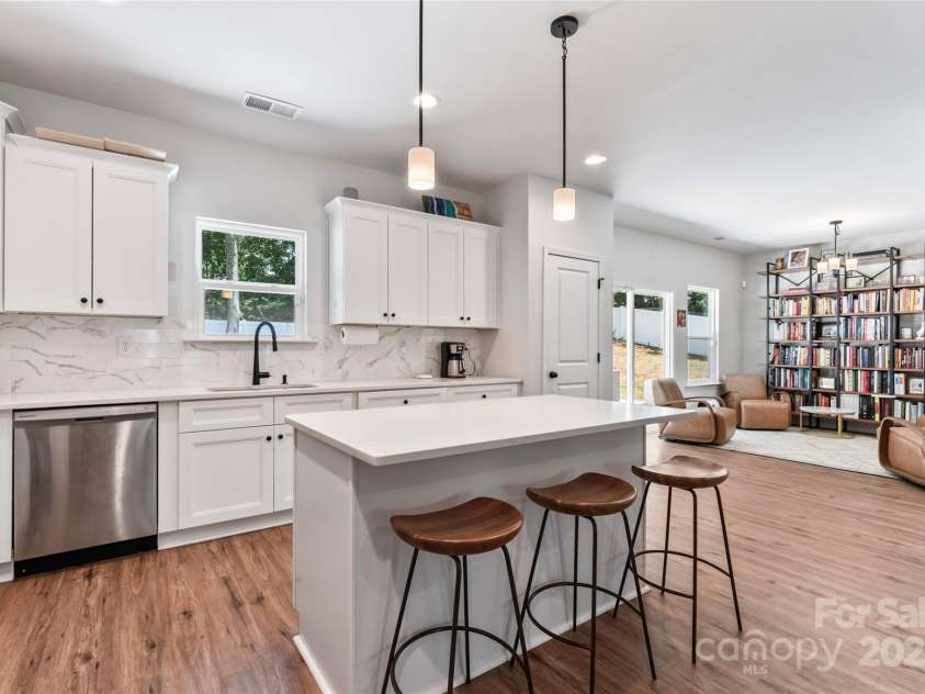 6425 Pamela Street, Huntersville, NC 28078.  MLS# CAR4271629, YatesRealty ID 22058. 