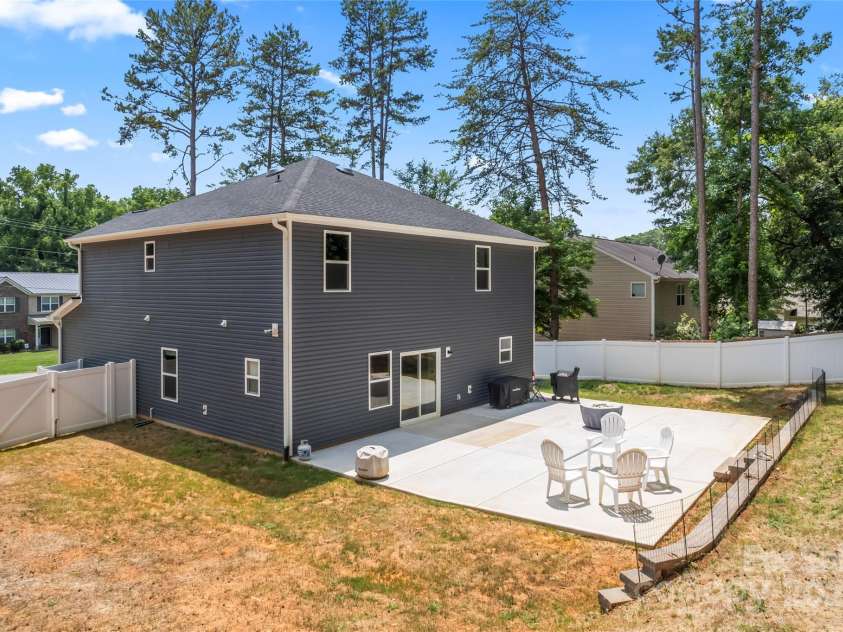 6425 Pamela Street, Huntersville, NC 28078.  MLS# CAR4271629, YatesRealty ID 22058. 