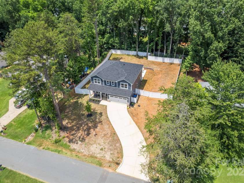6425 Pamela Street, Huntersville, NC 28078.  MLS# CAR4271629, YatesRealty ID 22058. 