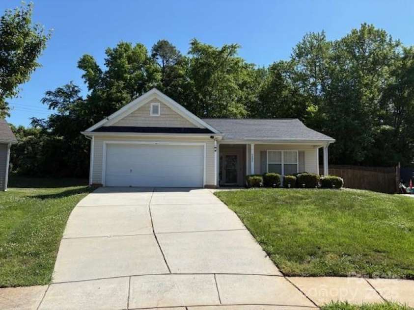 6808 Squirrels Foot Court, Charlotte, NC 28217.  MLS# CAR4252692, YatesRealty ID 22059. 