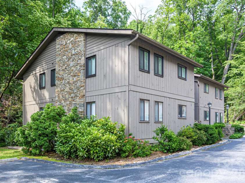55 Lake Drive, Laurel Park, NC 28739.  MLS# CAR4395165, YatesRealty ID 2206. 