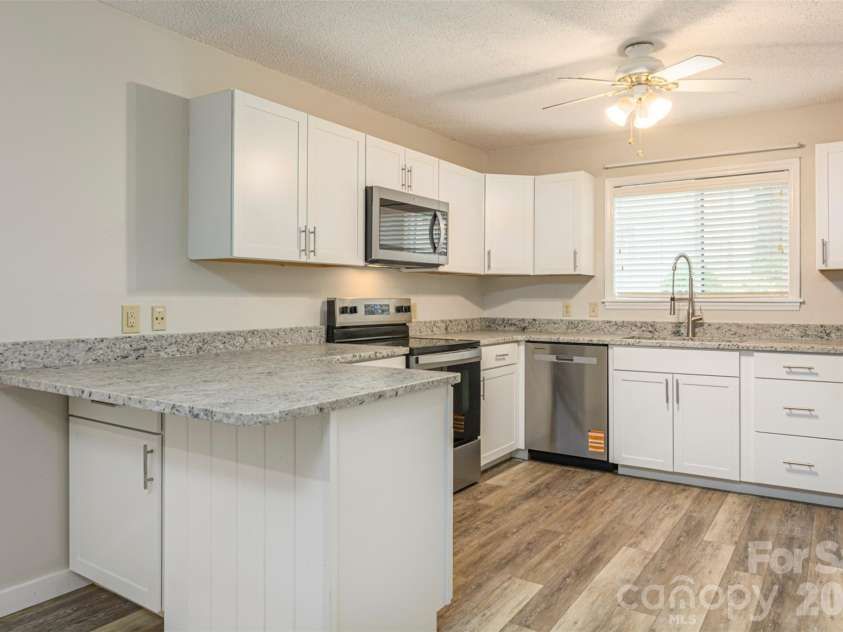 55 Lake Drive, Laurel Park, NC 28739.  MLS# CAR4395165, YatesRealty ID 2206. Bright, updated kitchen