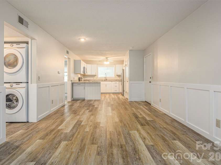 55 Lake Drive, Laurel Park, NC 28739.  MLS# CAR4395165, YatesRealty ID 2206. Spacious great room