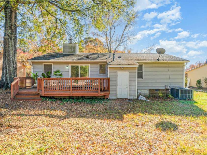 8331 Gera Emma Drive, Charlotte, NC 28215.  MLS# CAR4320763, YatesRealty ID 2206. 