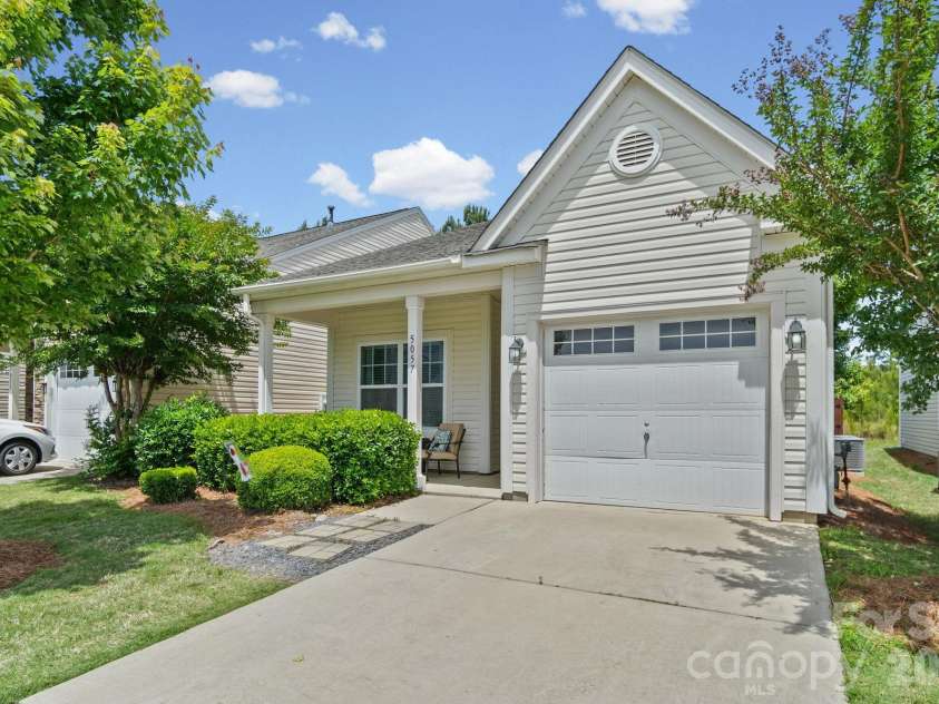 5057 Newport Lakes Drive, Rock Hill, SC 29732.  MLS# CAR4381282, YatesRealty ID 22060. 