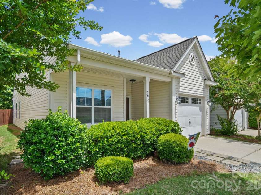 5057 Newport Lakes Drive, Rock Hill, SC 29732.  MLS# CAR4381282, YatesRealty ID 22060. 