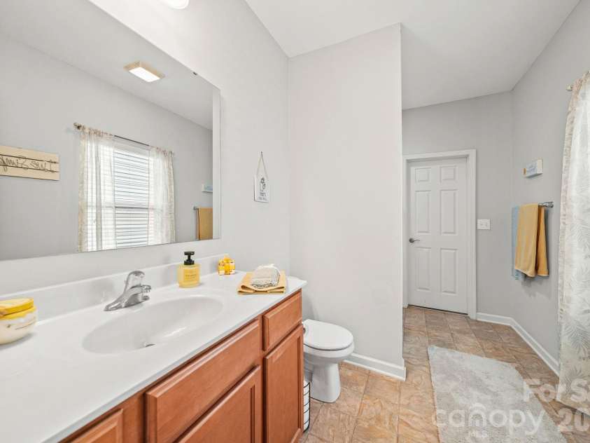 5057 Newport Lakes Drive, Rock Hill, SC 29732.  MLS# CAR4381282, YatesRealty ID 22060. 