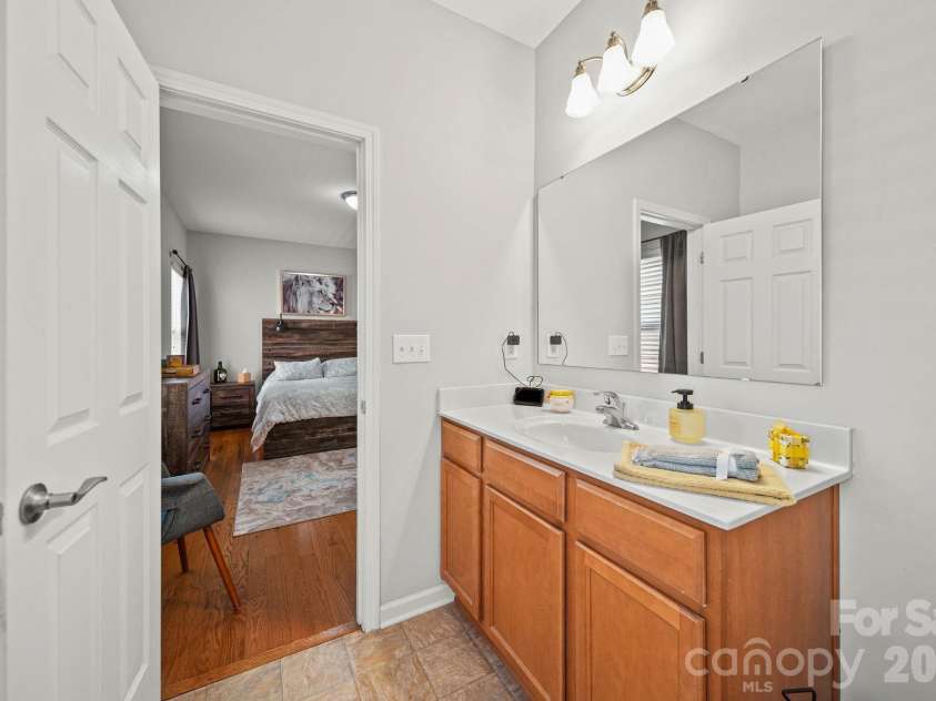5057 Newport Lakes Drive, Rock Hill, SC 29732.  MLS# CAR4381282, YatesRealty ID 22060. 