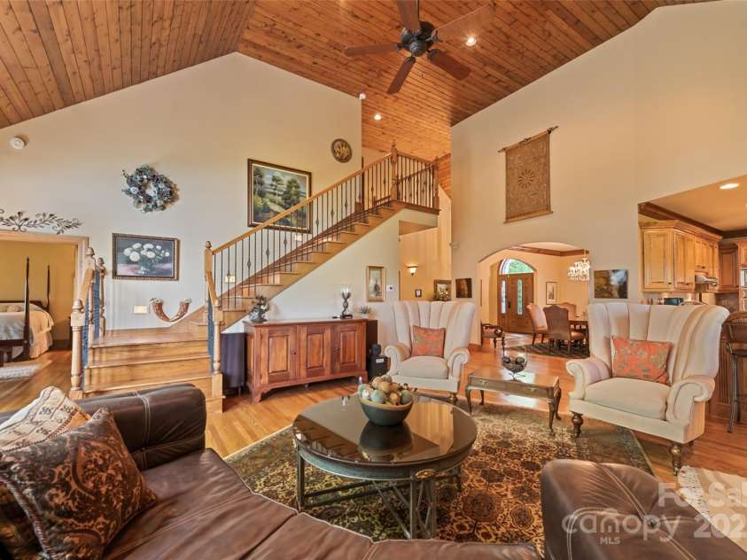 102 Coyote Ridge, Maggie Valley, NC 28751.  MLS# CAR4268355, YatesRealty ID 22061. 