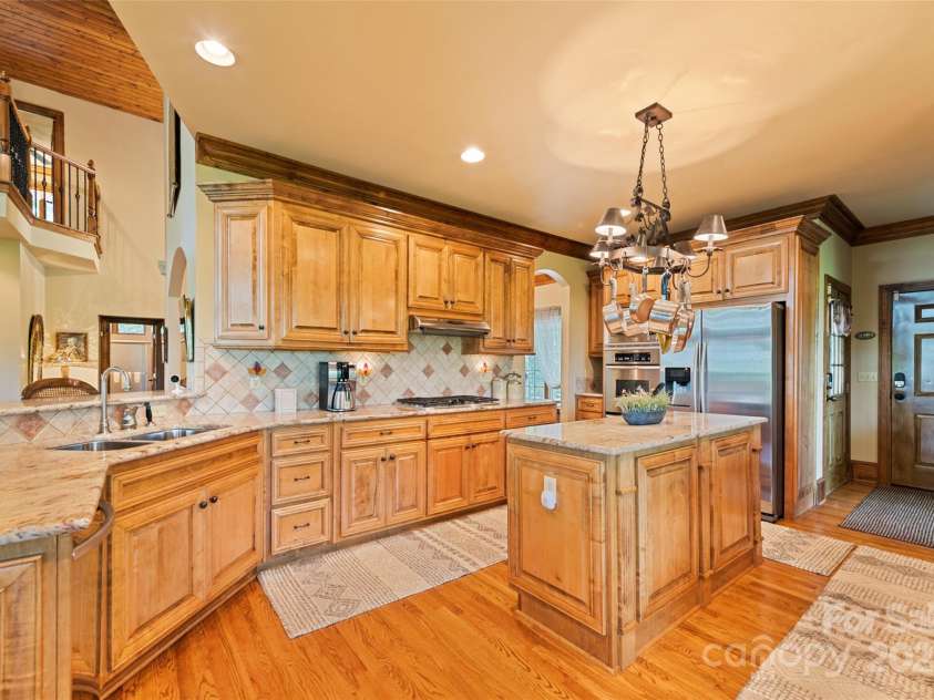 102 Coyote Ridge, Maggie Valley, NC 28751.  MLS# CAR4268355, YatesRealty ID 22061. 