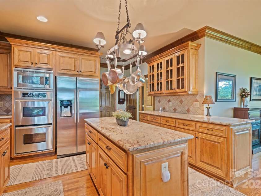 102 Coyote Ridge, Maggie Valley, NC 28751.  MLS# CAR4268355, YatesRealty ID 22061. 