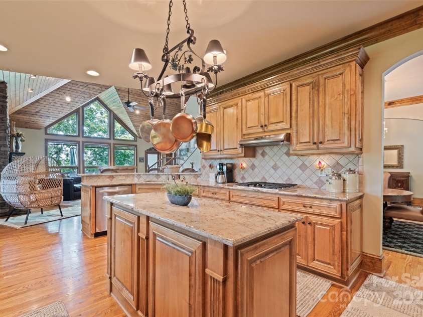 102 Coyote Ridge, Maggie Valley, NC 28751.  MLS# CAR4268355, YatesRealty ID 22061. 