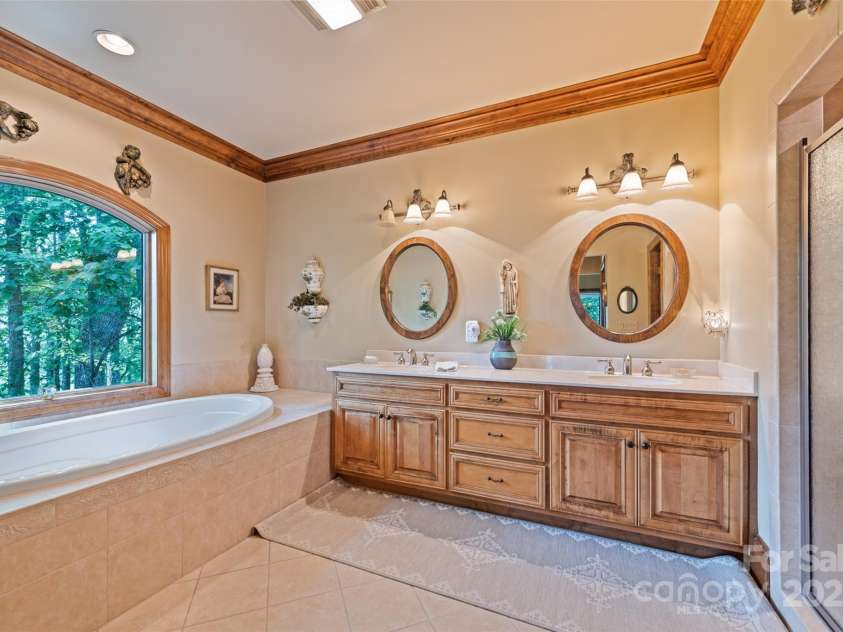 102 Coyote Ridge, Maggie Valley, NC 28751.  MLS# CAR4268355, YatesRealty ID 22061. 