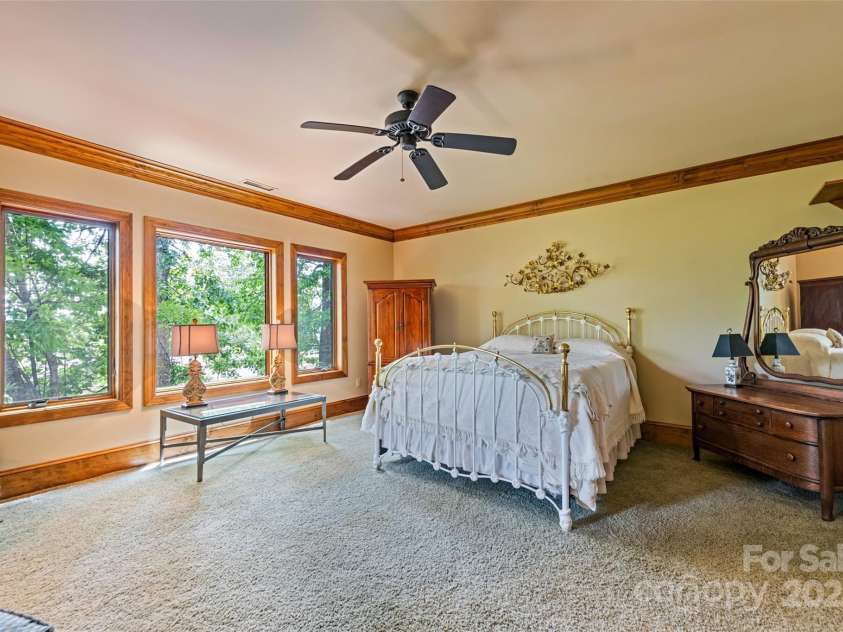 102 Coyote Ridge, Maggie Valley, NC 28751.  MLS# CAR4268355, YatesRealty ID 22061. 