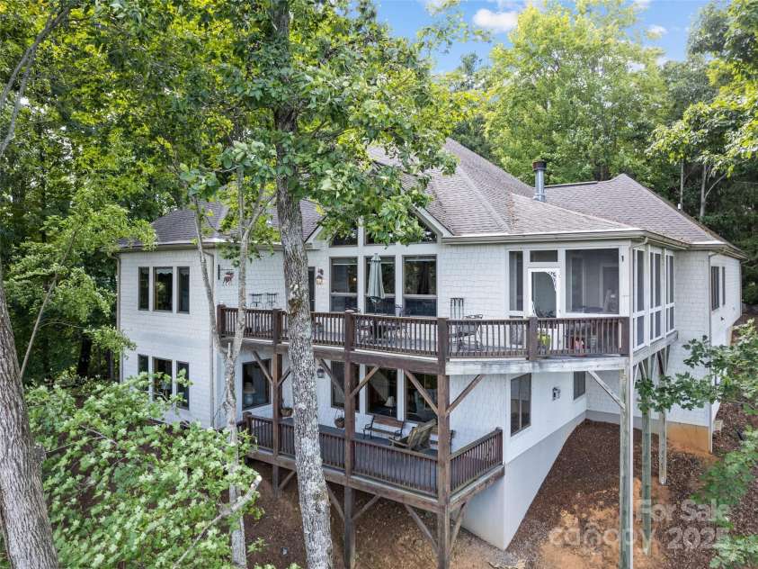 102 Coyote Ridge, Maggie Valley, NC 28751.  MLS# CAR4268355, YatesRealty ID 22061. 