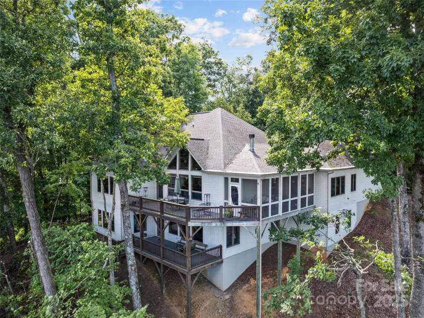 102 Coyote Ridge, Maggie Valley, NC 28751.  MLS# CAR4268355, YatesRealty ID 22061. 