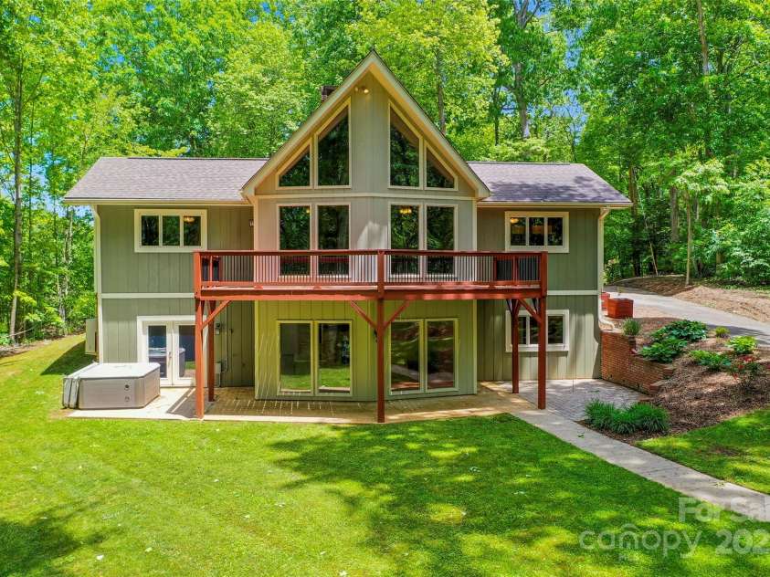 82 Sunburst Drive, Waynesville, NC 28786.  MLS# CAR4260464, YatesRealty ID 22062. 