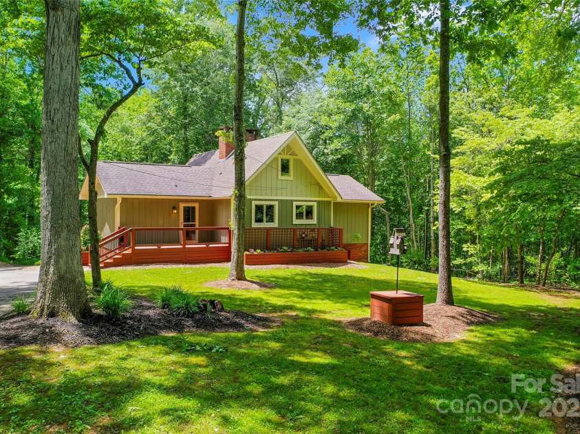 82 Sunburst Drive, Waynesville, NC 28786.  MLS# CAR4260464, YatesRealty ID 22062. 