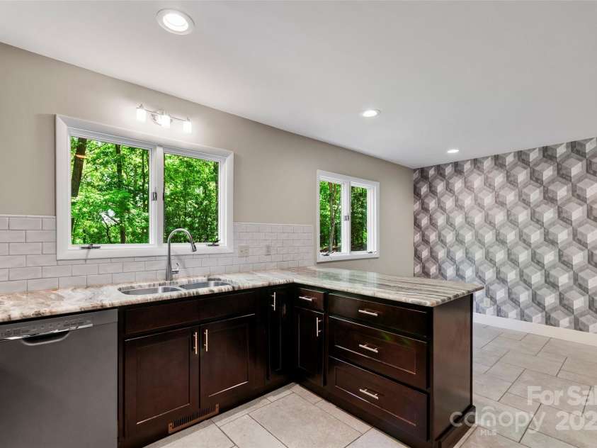 82 Sunburst Drive, Waynesville, NC 28786.  MLS# CAR4260464, YatesRealty ID 22062. 