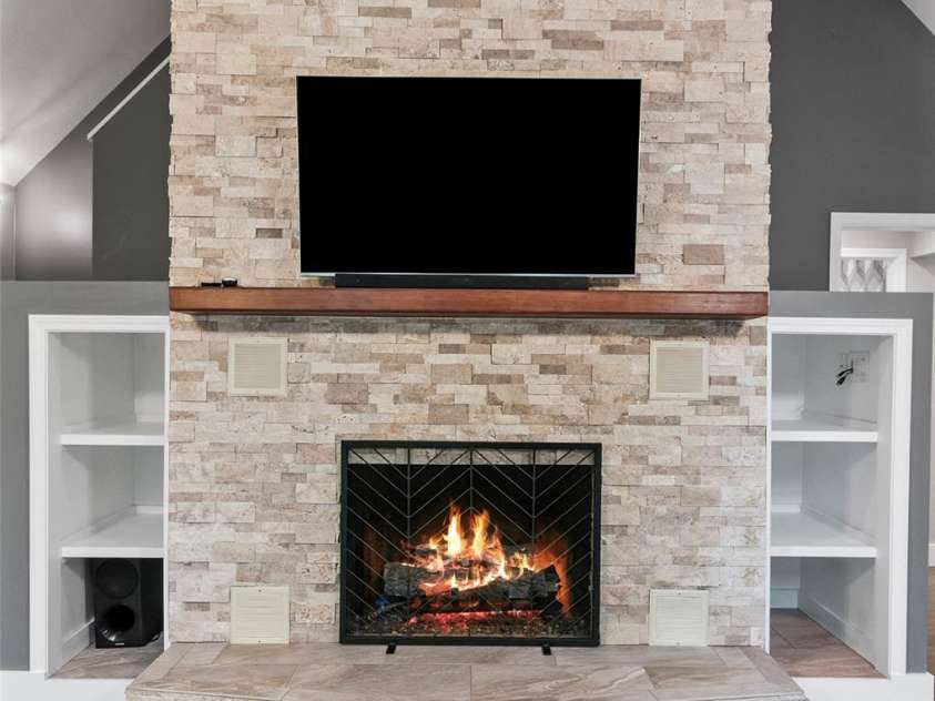 82 Sunburst Drive, Waynesville, NC 28786.  MLS# CAR4260464, YatesRealty ID 22062. 