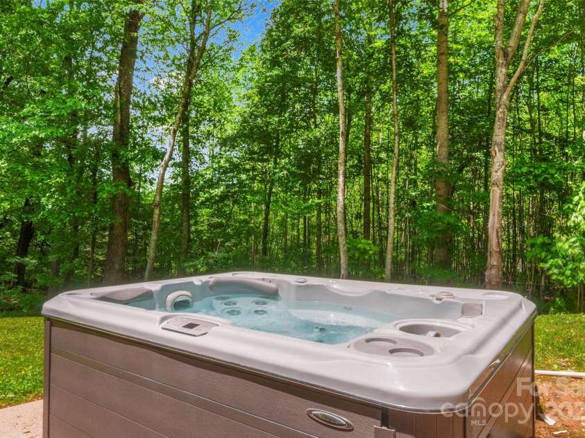 82 Sunburst Drive, Waynesville, NC 28786.  MLS# CAR4260464, YatesRealty ID 22062. 