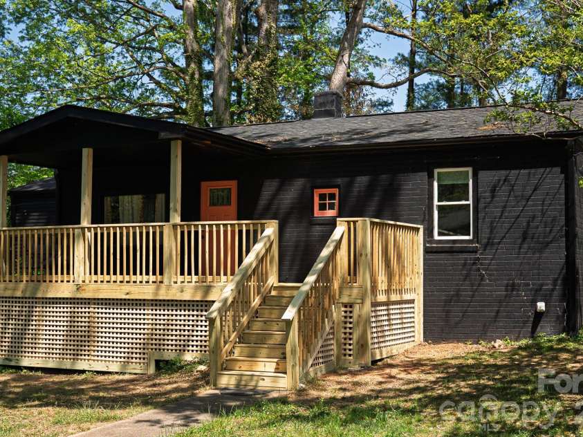 17 Springdale Avenue, Asheville, NC 28803.  MLS# CAR4382261, YatesRealty ID 22063. 