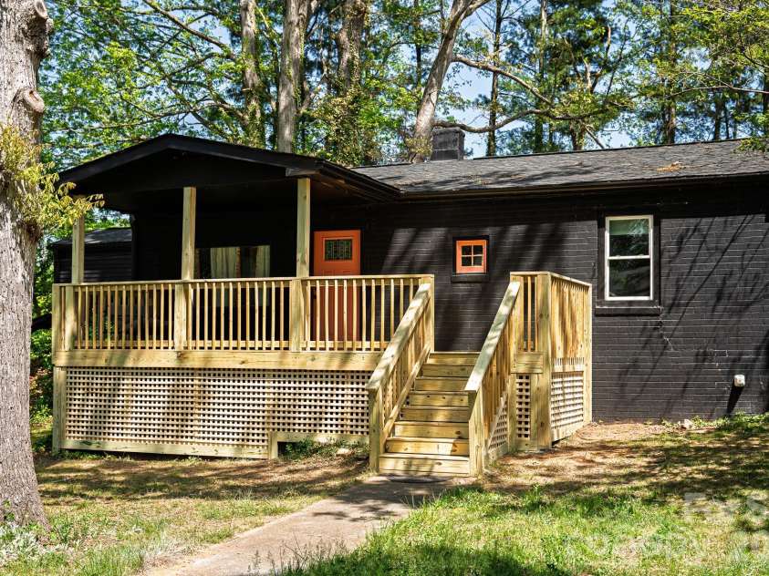 17 Springdale Avenue, Asheville, NC 28803.  MLS# CAR4382261, YatesRealty ID 22063. 