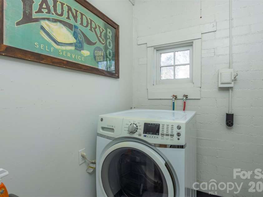 17 Springdale Avenue, Asheville, NC 28803.  MLS# CAR4382261, YatesRealty ID 22063. 