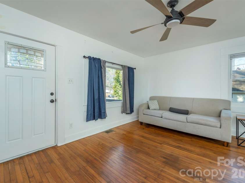 17 Springdale Avenue, Asheville, NC 28803.  MLS# CAR4382261, YatesRealty ID 22063. 