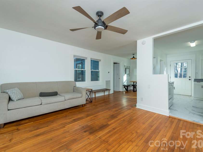 17 Springdale Avenue, Asheville, NC 28803.  MLS# CAR4382261, YatesRealty ID 22063. 