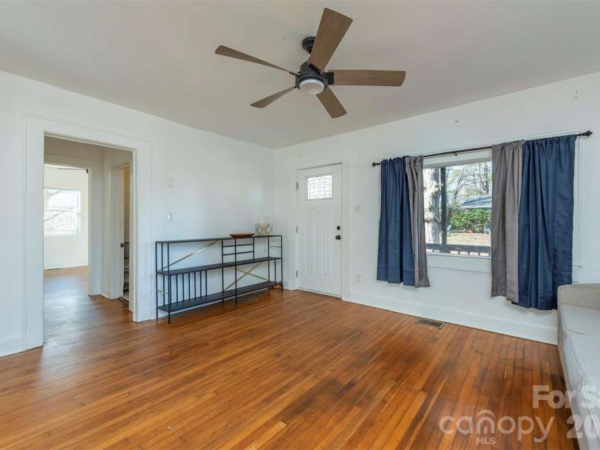 17 Springdale Avenue, Asheville, NC 28803.  MLS# CAR4382261, YatesRealty ID 22063. 