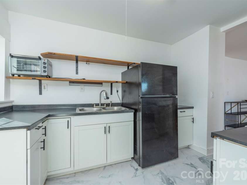 17 Springdale Avenue, Asheville, NC 28803.  MLS# CAR4382261, YatesRealty ID 22063. 