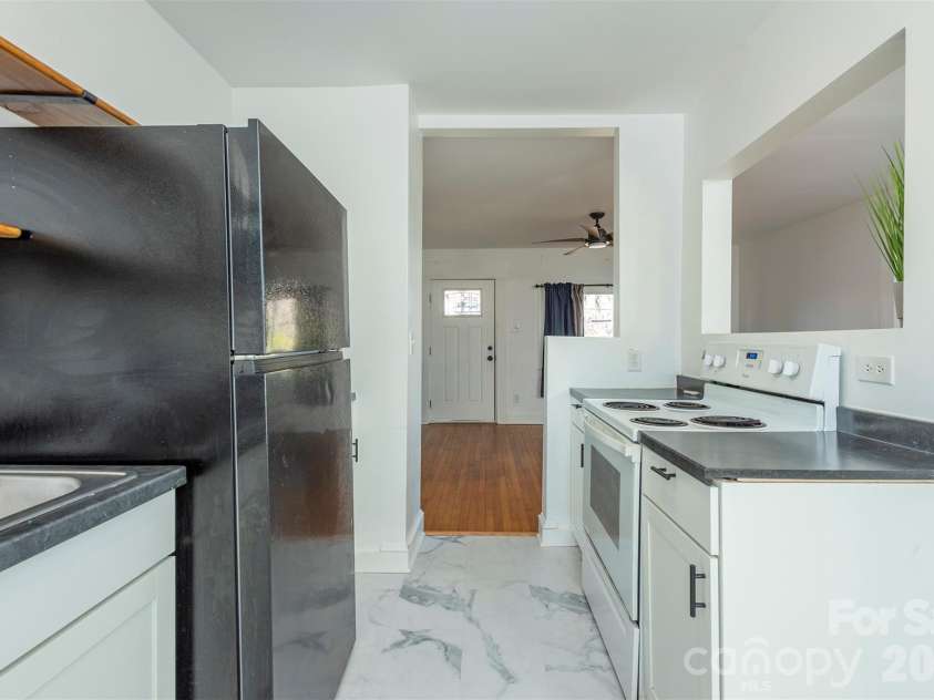 17 Springdale Avenue, Asheville, NC 28803.  MLS# CAR4382261, YatesRealty ID 22063. 