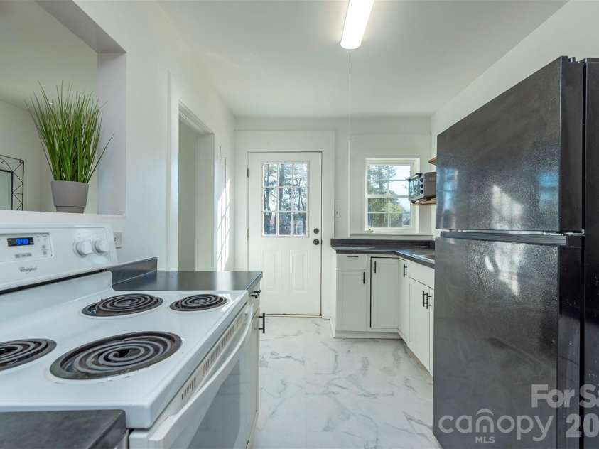 17 Springdale Avenue, Asheville, NC 28803.  MLS# CAR4382261, YatesRealty ID 22063. 