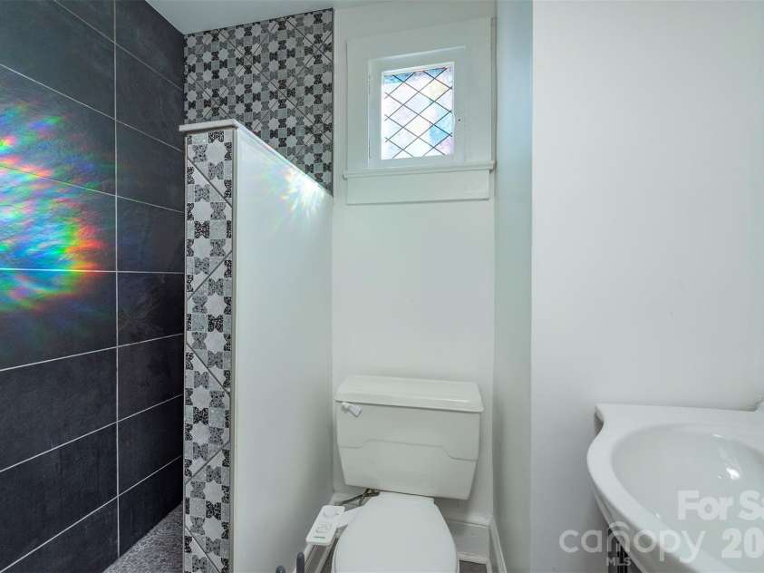 17 Springdale Avenue, Asheville, NC 28803.  MLS# CAR4382261, YatesRealty ID 22063. 
