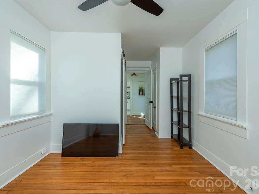 17 Springdale Avenue, Asheville, NC 28803.  MLS# CAR4382261, YatesRealty ID 22063. 