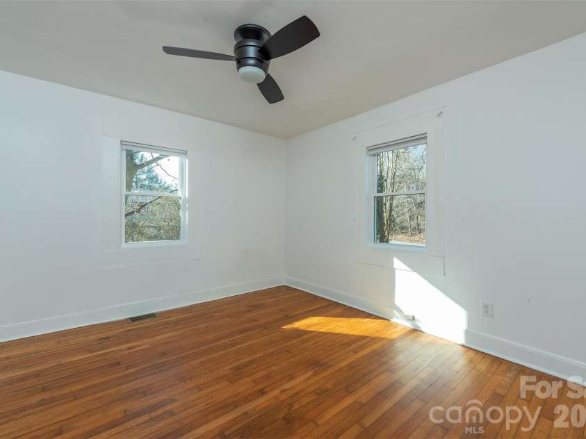 17 Springdale Avenue, Asheville, NC 28803.  MLS# CAR4382261, YatesRealty ID 22063. 