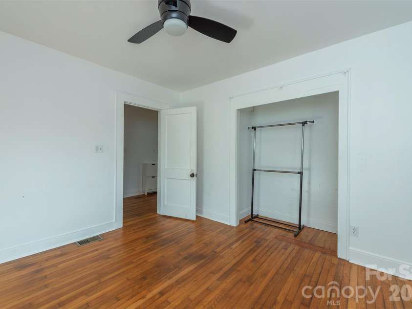 17 Springdale Avenue, Asheville, NC 28803.  MLS# CAR4382261, YatesRealty ID 22063. 