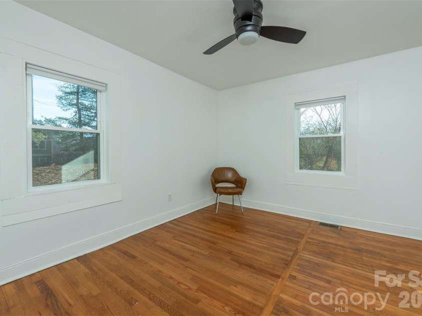 17 Springdale Avenue, Asheville, NC 28803.  MLS# CAR4382261, YatesRealty ID 22063. 