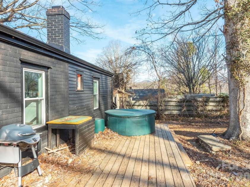 17 Springdale Avenue, Asheville, NC 28803.  MLS# CAR4382261, YatesRealty ID 22063. 