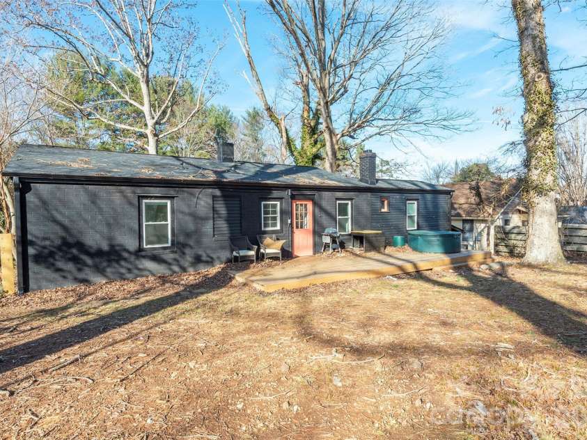 17 Springdale Avenue, Asheville, NC 28803.  MLS# CAR4382261, YatesRealty ID 22063. 