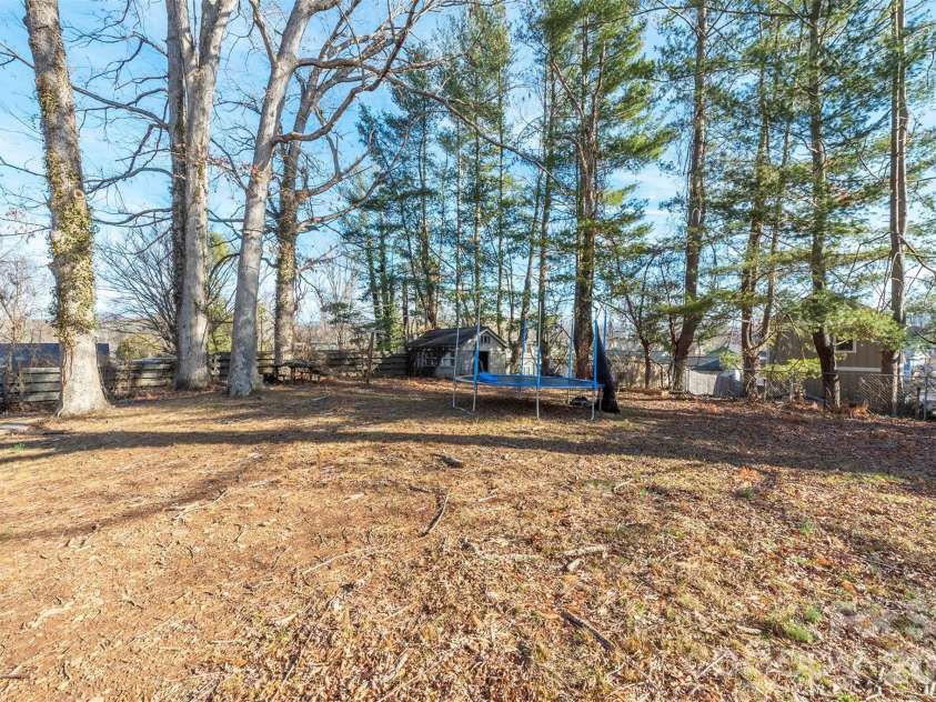 17 Springdale Avenue, Asheville, NC 28803.  MLS# CAR4382261, YatesRealty ID 22063. 