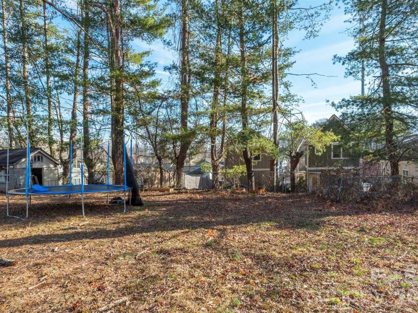 17 Springdale Avenue, Asheville, NC 28803.  MLS# CAR4382261, YatesRealty ID 22063. 