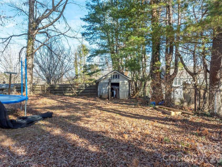 17 Springdale Avenue, Asheville, NC 28803.  MLS# CAR4382261, YatesRealty ID 22063. 