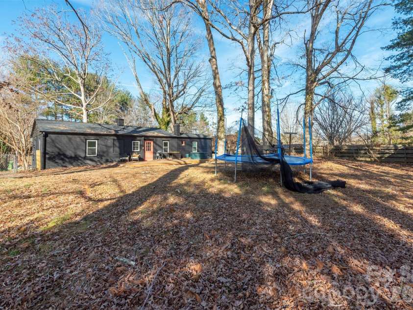 17 Springdale Avenue, Asheville, NC 28803.  MLS# CAR4382261, YatesRealty ID 22063. 