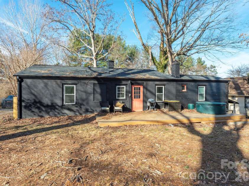 17 Springdale Avenue, Asheville, NC 28803.  MLS# CAR4382261, YatesRealty ID 22063. 