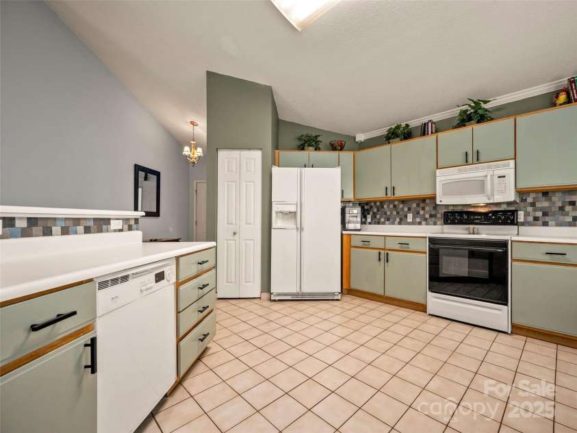 12 Tisha Lane, Hendersonville, NC 28739.  MLS# CAR4271897, YatesRealty ID 22064. 