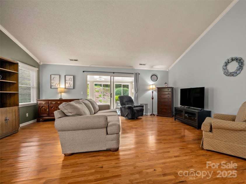 12 Tisha Lane, Hendersonville, NC 28739.  MLS# CAR4271897, YatesRealty ID 22064. 