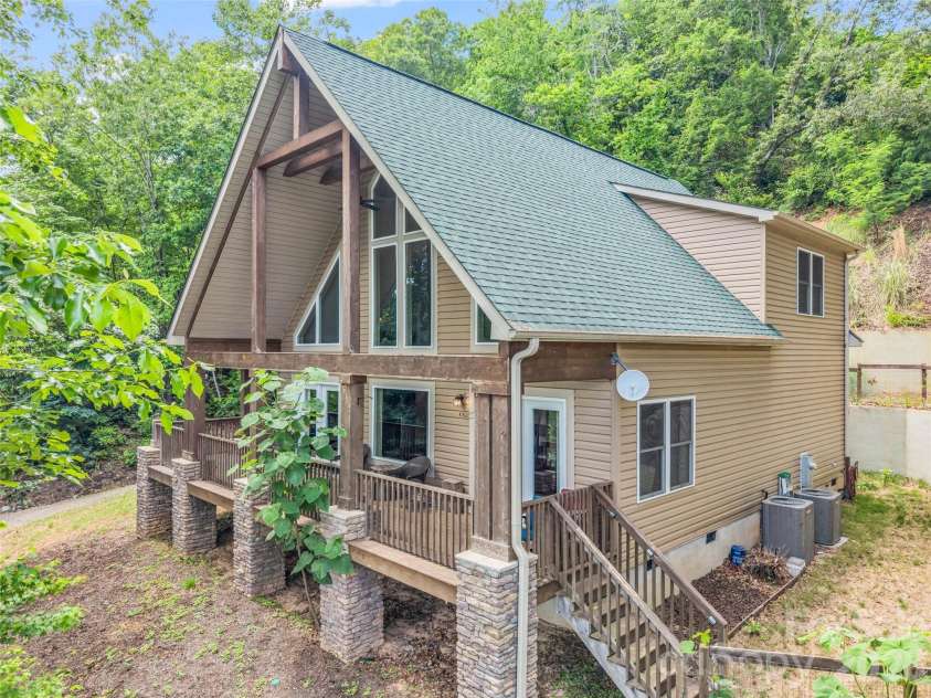 227 Snug Harbor Circle, Lake Lure, NC 28746.  MLS# CAR4380922, YatesRealty ID 22064. Large gated area for pets